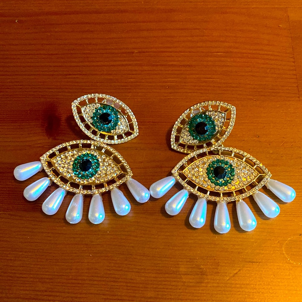Super fun eyeball earrings